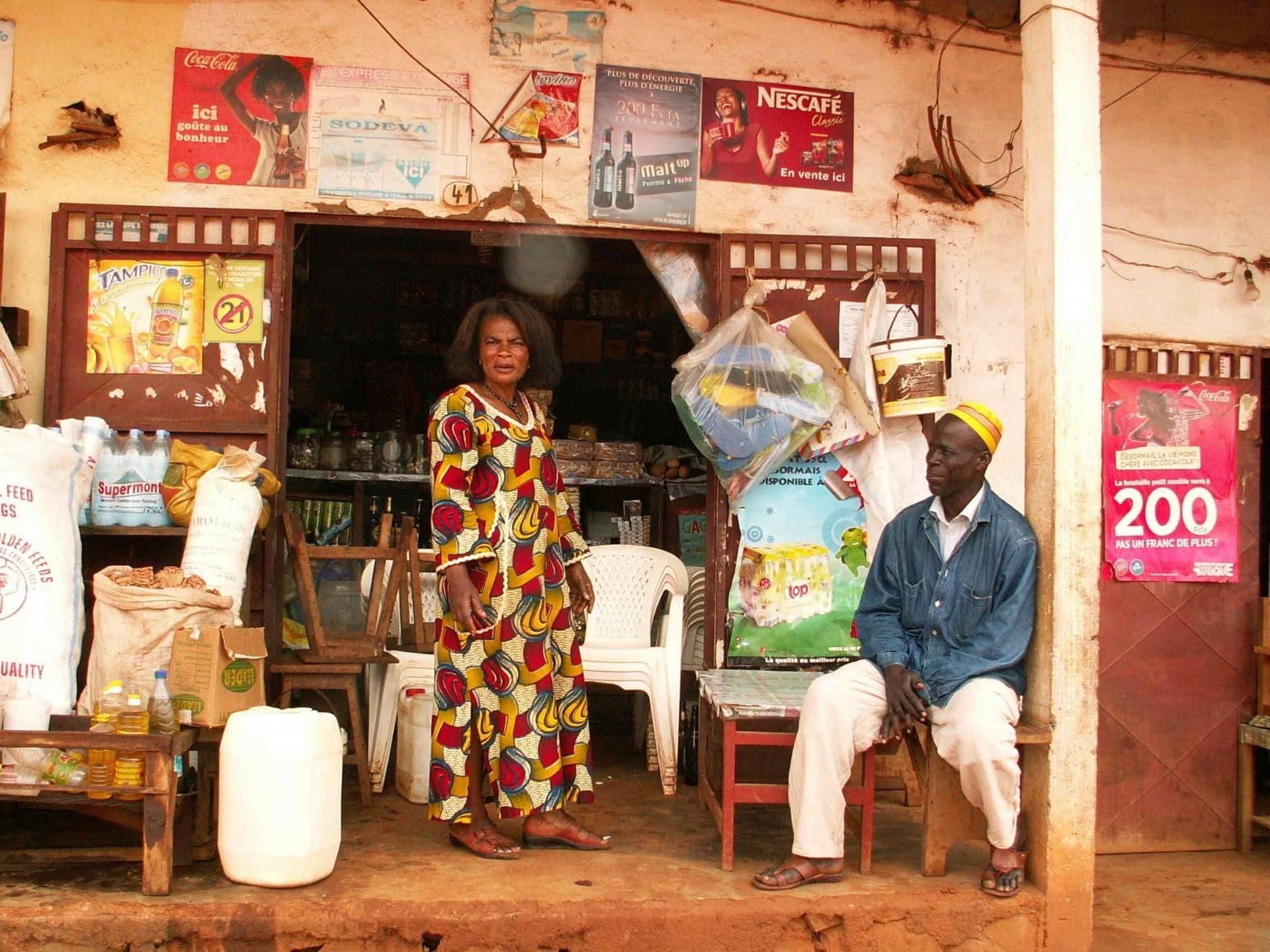 Cameroun - Commerces gare routière