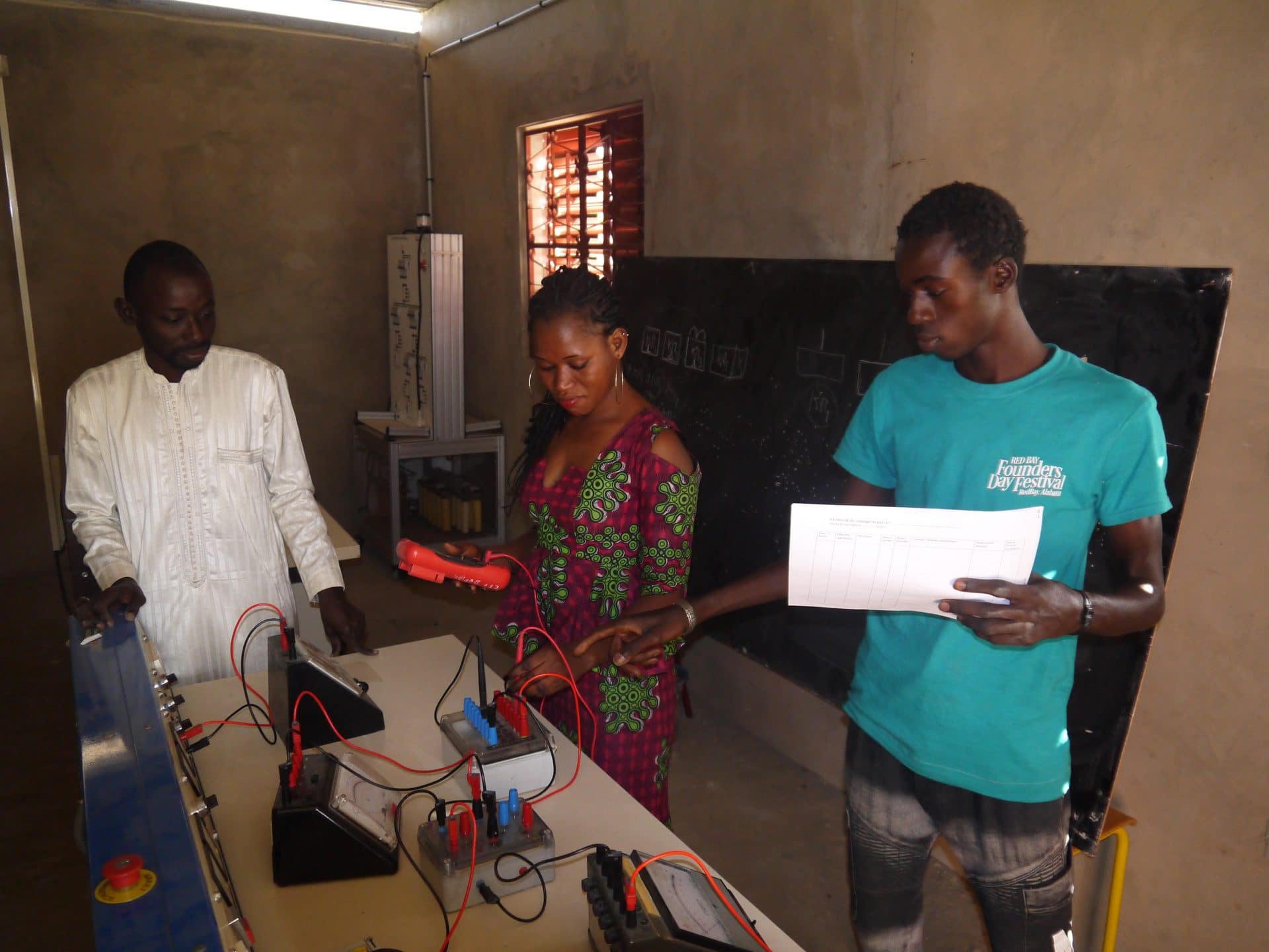 P1020368 Tables De Mesures Et Essais